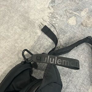 Large Lululemon belt bag - black